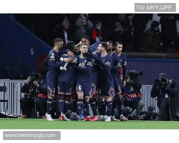 巴黎圣日耳曼战胜曼联梅西首次在欧冠中进球，展现超凡实力